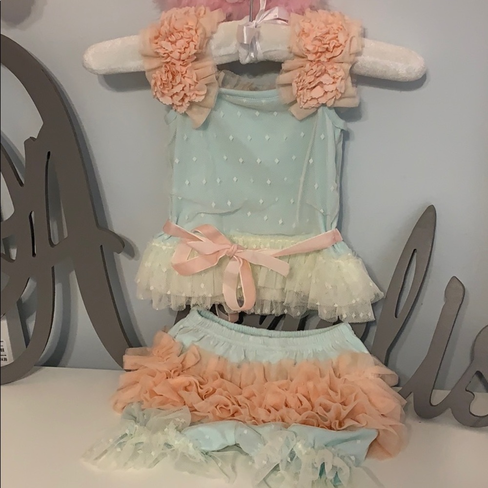 Beautiful cheer lace and ruffled girl’s Outfit💖
